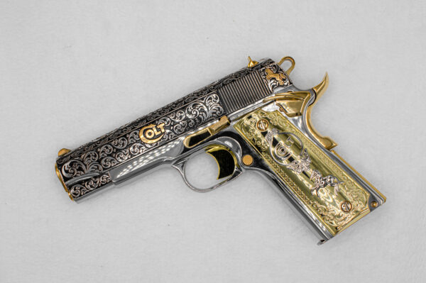 Colt 1911 commander 45 ACP.