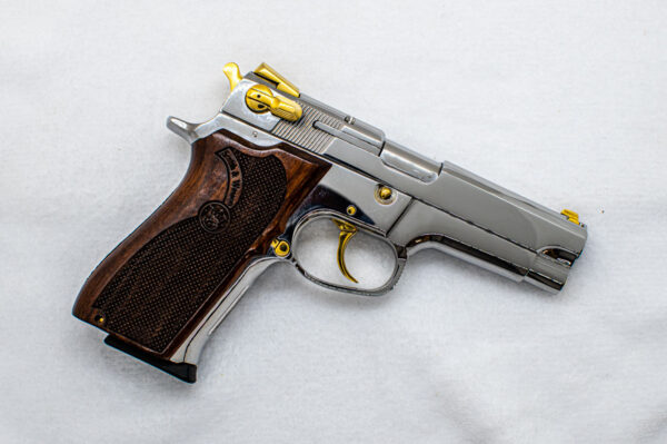 Smith and Wesson. 5906. 9mm. - Image 2