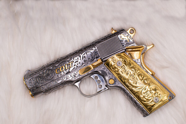 Colt 1911 COMPACT 45 ACP.
