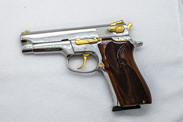 Smith and Wesson. 5906. 9mm.